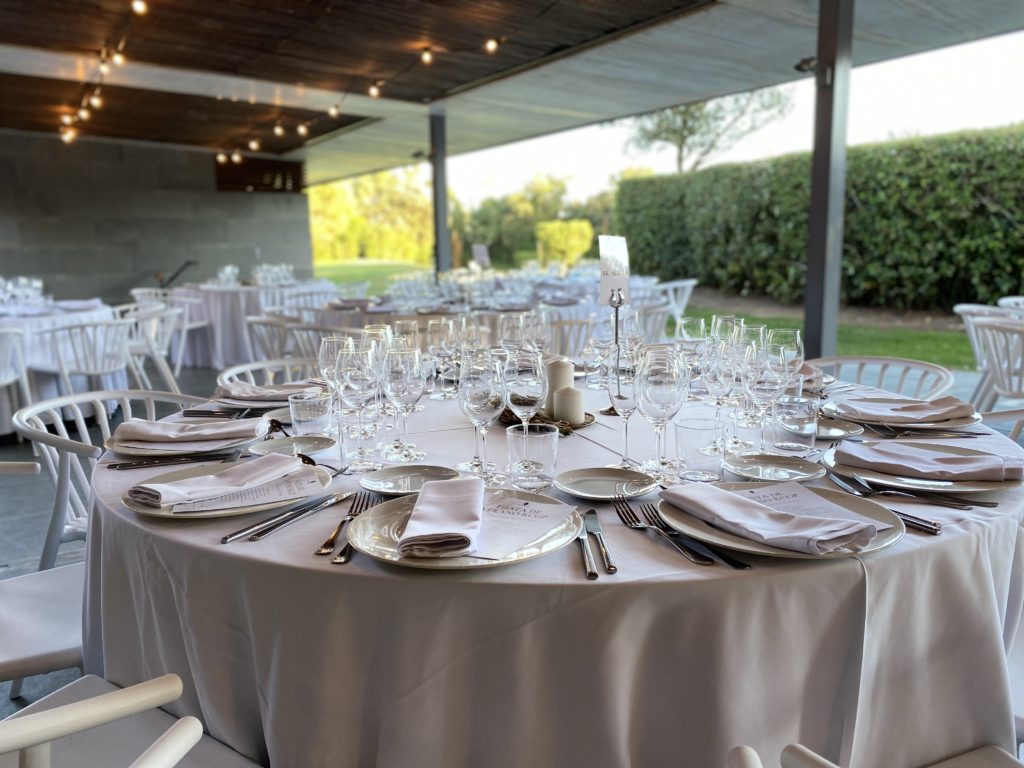 02_montaje_mesas_piscina_evento